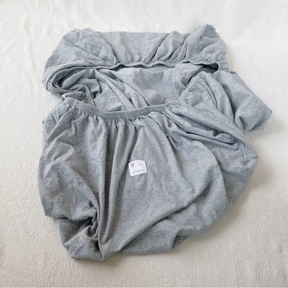 Burt’s Bees Baby | 2 Organic Cotton Fitted Crib Sheets in Grey & White - Picture 6 of 13